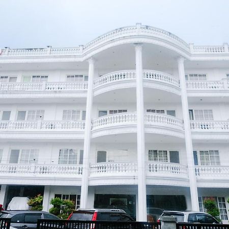 Oyo 696 Hasanah Guest House Syariah De Saphire Malang Exteriör bild