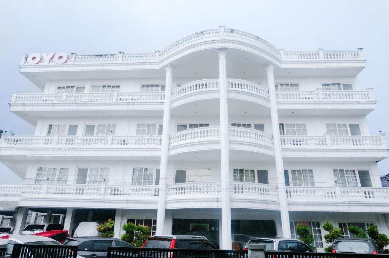 Oyo 696 Hasanah Guest House Syariah De Saphire Malang Exteriör bild