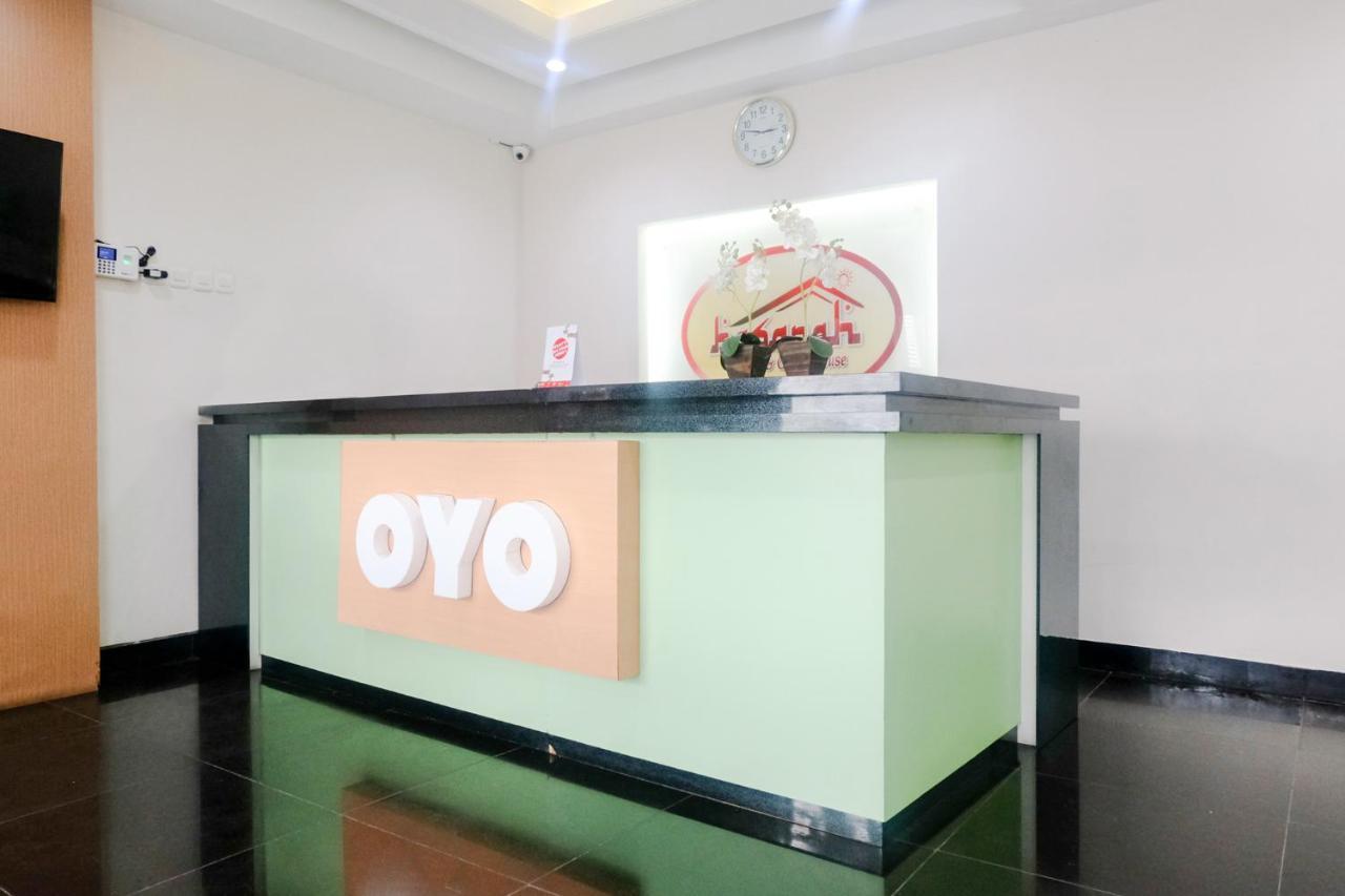 Oyo 696 Hasanah Guest House Syariah De Saphire Malang Exteriör bild