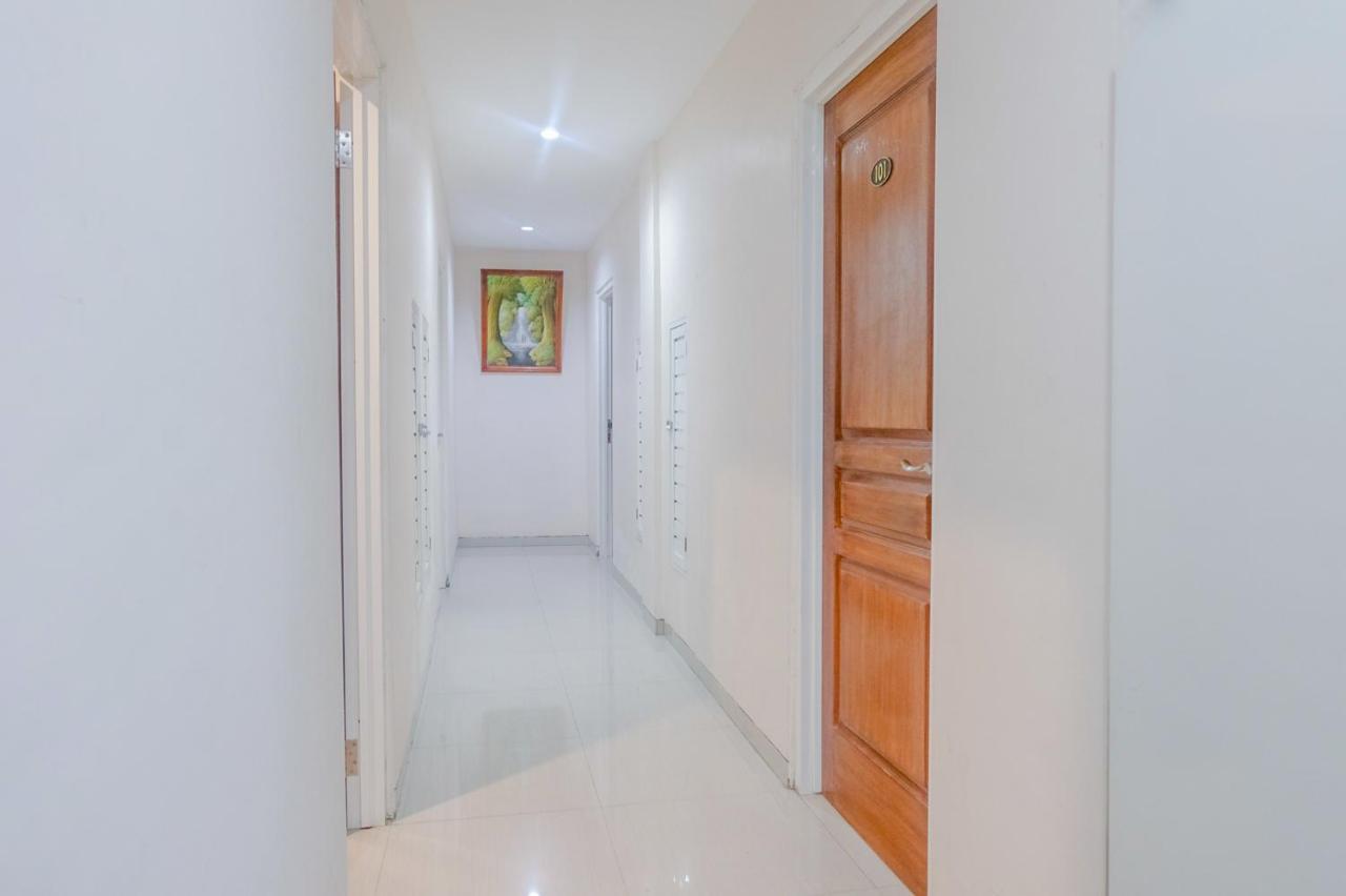 Oyo 696 Hasanah Guest House Syariah De Saphire Malang Exteriör bild