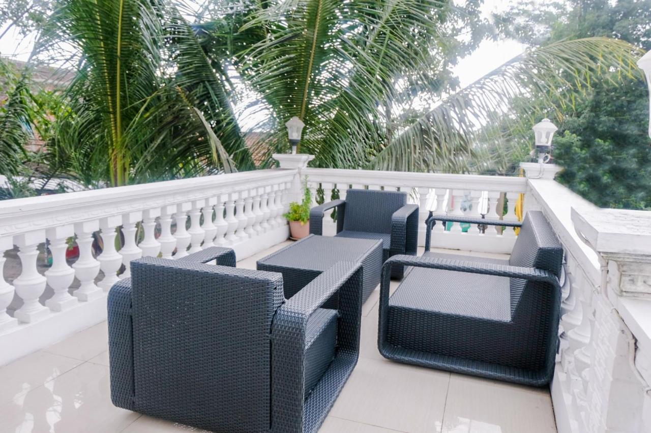 Oyo 696 Hasanah Guest House Syariah De Saphire Malang Exteriör bild