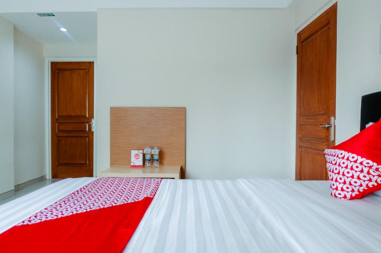 Oyo 696 Hasanah Guest House Syariah De Saphire Malang Exteriör bild