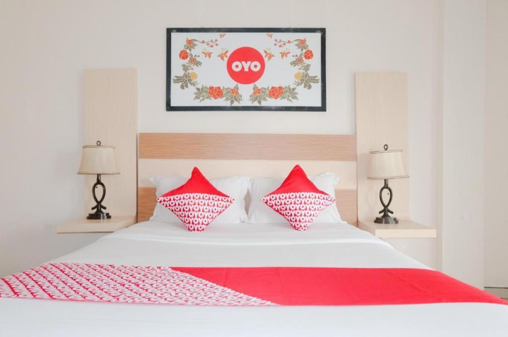 Oyo 696 Hasanah Guest House Syariah De Saphire Malang Exteriör bild